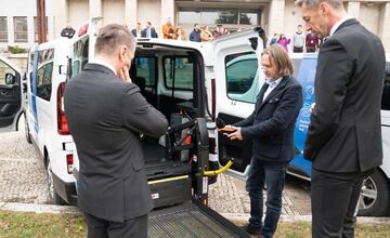 FOTO: Nové špeciálne autá pre sociálne zariadenia v Prešovskom kraji