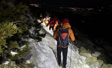 FOTO: Český turista sa v Tatrách poškymkol a zranil. Uviazol v snehu