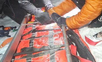 FOTO: Český turista sa v Tatrách poškymkol a zranil. Uviazol v snehu