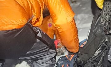 FOTO: Český turista sa v Tatrách poškymkol a zranil. Uviazol v snehu