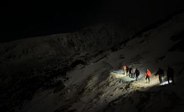 FOTO: Český turista sa v Tatrách poškymkol a zranil. Uviazol v snehu