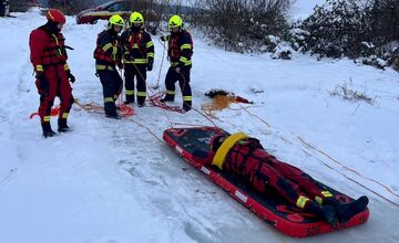 FOTO: Dráma na ľade, hasiči simulovali záchranu na Domaši
