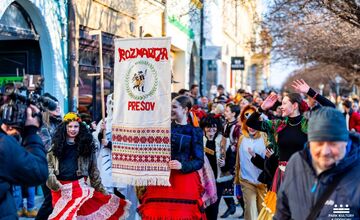 FOTO: Fašiangy v Prešove 2026. Sprievod, folklór a pochovávanie basy