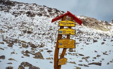 FOTO: V horách makajú aj v zime, Údržba chodníkov pokračuje