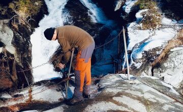 FOTO: V horách makajú aj v zime, Údržba chodníkov pokračuje
