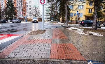 FOTO: Nový chodník na Bajkalskej má zvýšiť bezpečnosť chodcov