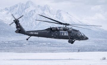 FOTO: Obyvatelia pod Tatrami si na oblohe všímajú Black Hawky