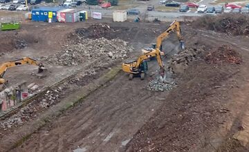 FOTO: Na Sekčove sa po rokoch začali práce na stavbe č. 6