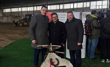 FOTO:  V Prešove sa začalo s obnovou Národného jazdeckého tréningového centra
