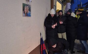 FOTO: Obyvatelia Prešovského kraja sa zišli na námestiach, pripomenuli si spomienku na Jána a Martinu