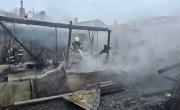 FOTO: Požiar v Banskom. Škody za desaťtisíce, zásah trval hodiny