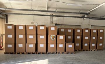 FOTO: Vyšetrovatelia odhalili sklady s 10 tonami tabaku v Prešovskom kraji