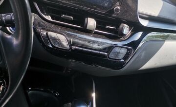 FOTO: Daňové úrady na východe rozpredávajú autá v dražbách