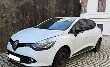 FOTO: Daňové úrady na východe rozpredávajú autá v dražbách