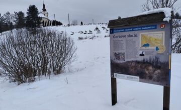 FOTO: Ladomirov stojí na sopke. Ukrýva legendu o diablovi