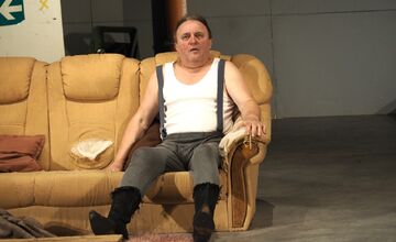 FOTO: Divadlo Komédie vystúpilo pred divákmi v Snine a Trebišove, v Rožňave to skončilo fiaskom