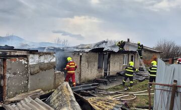FOTO: Tragédia v okrese Prešov. Pri požiari domu prišlo o život jedno dieťa