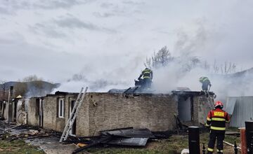 FOTO: Tragédia v okrese Prešov. Pri požiari domu prišlo o život jedno dieťa