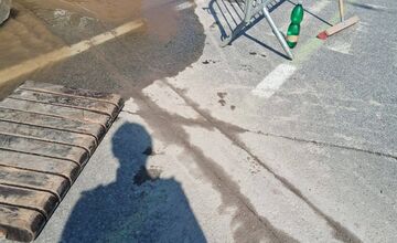 FOTO: Záplava na Sekčove komplikuje dopravu