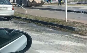 FOTO: Záplava na Sekčove komplikuje dopravu