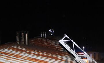 FOTO: Požiar bytovky vo Svidníku, zasahovali tri hodiny