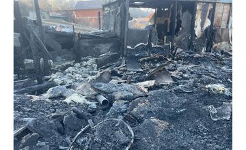 FOTO: Veľký Šariš si pripomína rok od tragického požiaru v miestnej osade
