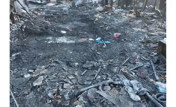 FOTO: Veľký Šariš si pripomína rok od tragického požiaru v miestnej osade