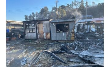 FOTO: Veľký Šariš si pripomína rok od tragického požiaru v miestnej osade