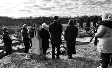 FOTO: Veľký Šariš si pripomína rok od tragického požiaru v miestnej osade