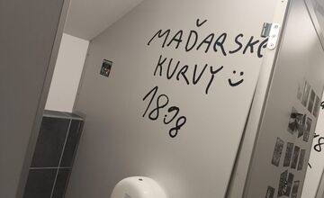 FOTO: Prešovskí fanúšikovia po derby s Košicami zničili toalety Košickej Futbalovej Arény