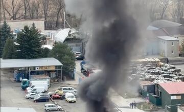 FOTO: Akčné pondelkové ráno v Prešove. Na Kútoch došlo k požiaru vozidla