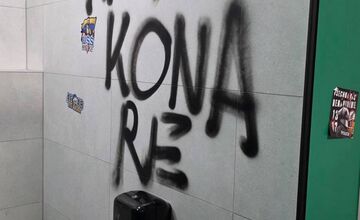 FOTO: K zničeným toaletám po zápase v Košiciach sa vyjadrila aj Futbal Tatran Aréna