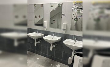 FOTO: K zničeným toaletám po zápase v Košiciach sa vyjadrila aj Futbal Tatran Aréna