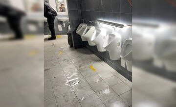 FOTO: K zničeným toaletám po zápase v Košiciach sa vyjadrila aj Futbal Tatran Aréna