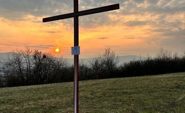 FOTO: Na viacerých miestach Prešovského kraja si veriaci prešli Extrémnu krížovú cestu