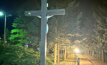 FOTO: Na viacerých miestach Prešovského kraja si veriaci prešli Extrémnu krížovú cestu