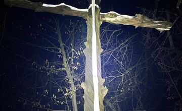 FOTO: Na viacerých miestach Prešovského kraja si veriaci prešli Extrémnu krížovú cestu