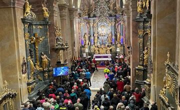 FOTO: Na viacerých miestach Prešovského kraja si veriaci prešli Extrémnu krížovú cestu