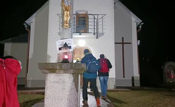 FOTO: Na viacerých miestach Prešovského kraja si veriaci prešli Extrémnu krížovú cestu
