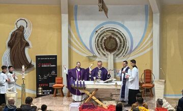 FOTO: Na viacerých miestach Prešovského kraja si veriaci prešli Extrémnu krížovú cestu