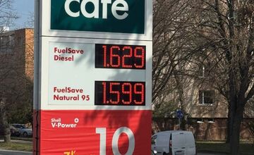 FOTO: Na stojane viac, na kase menej. Vodič popísal zvláštne tankovanie