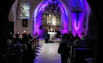 FOTO: Na viacerých miestach Prešovského kraja si veriaci prešli Extrémnu krížovú cestu