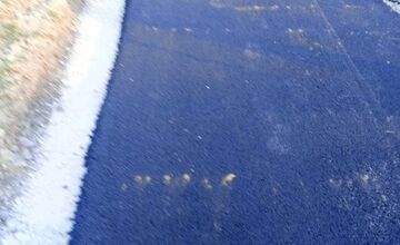 FOTO: ulica na brehu pokladka asfaltu