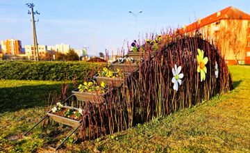 FOTO: Humenné rozkvitlo do Veľkej noci. Zajačiky, vajíčka aj farby