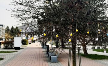 FOTO: Humenné rozkvitlo do Veľkej noci. Zajačiky, vajíčka aj farby