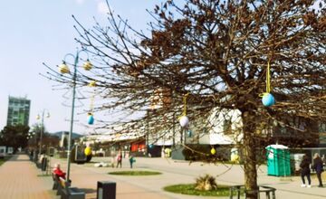 FOTO: Humenné rozkvitlo do Veľkej noci. Zajačiky, vajíčka aj farby