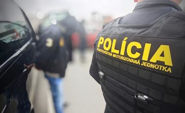 FOTO: V Prešove zasahovali špeciálne zložky, zadržali dvoch mužov