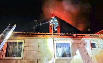 FOTO: Po požiari v Starej Ľubovni ostalo bez strechy viac ako 40 ľudí