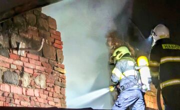 FOTO: Po požiari v Starej Ľubovni ostalo bez strechy viac ako 40 ľudí