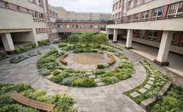 FOTO: ZŠ Sibírska čaká premena, vznikne učebňa pod holým nebom